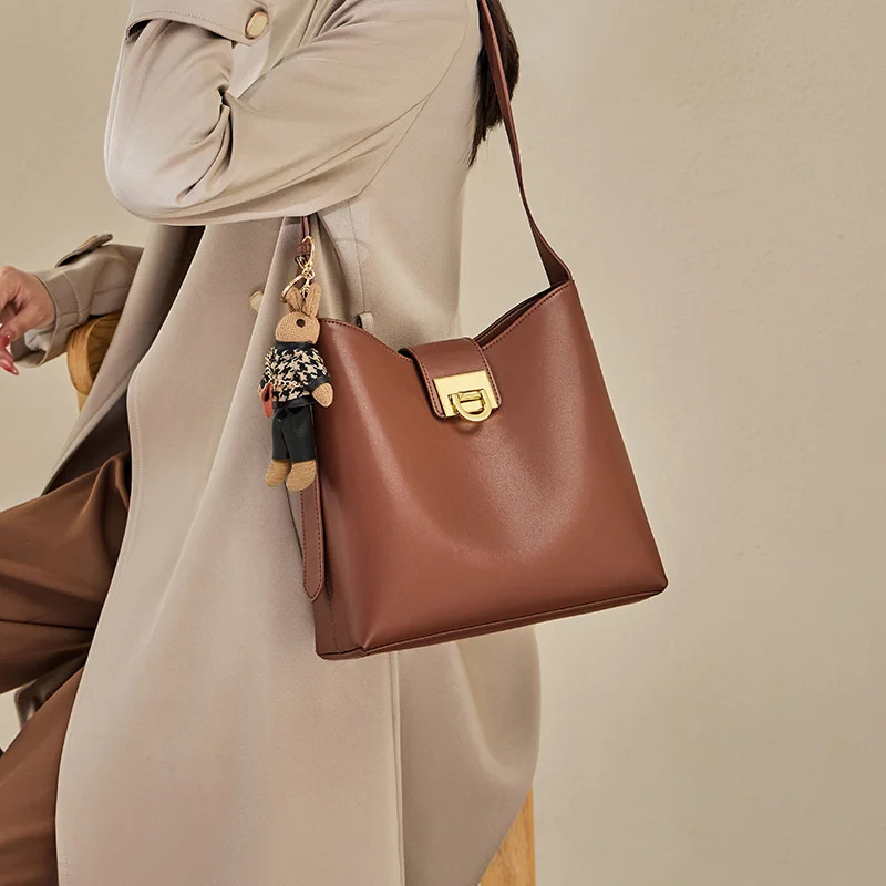 

Брендовая Роскошная Высококачественная большая Новинка 2023 кожаная модная сумка-ведро 2023 Вместительная женская сумка-мессенджер на одно пл...