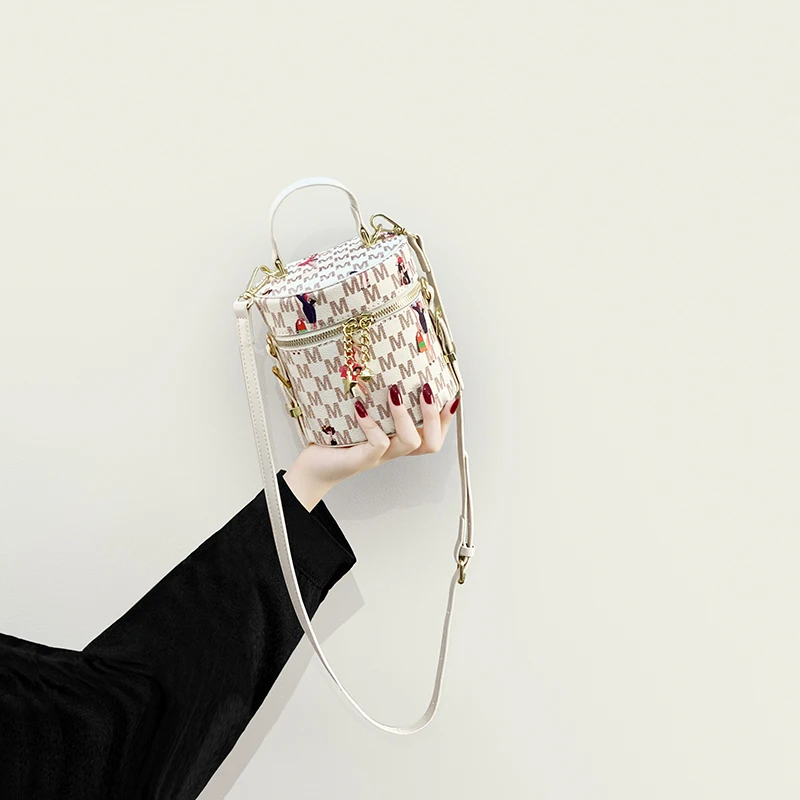 

New Fashion High-Grade Messenger Bag Autumn Winter Retro Portable Bucket Bag