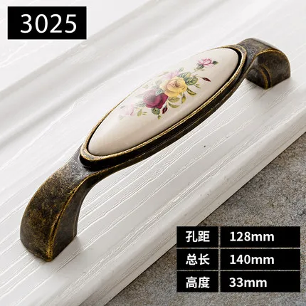 

Керамическая ручка Odavis белая и бронзовая