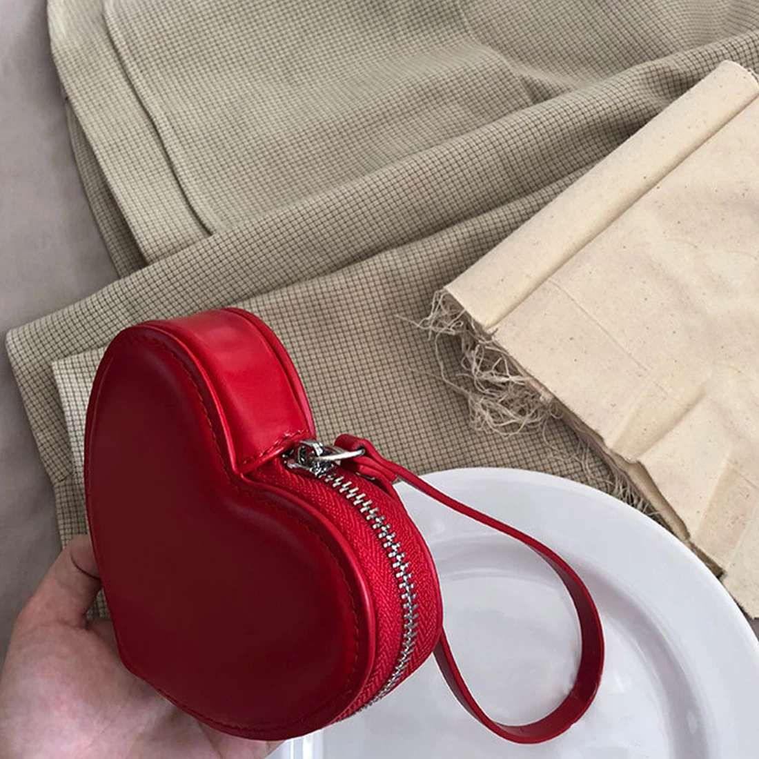 Girls Heart Purse Cute Red Love Coin Pouch Small Zipper Handbag Female Casual Portable Mini PU Card Bag With Short Handle Belt