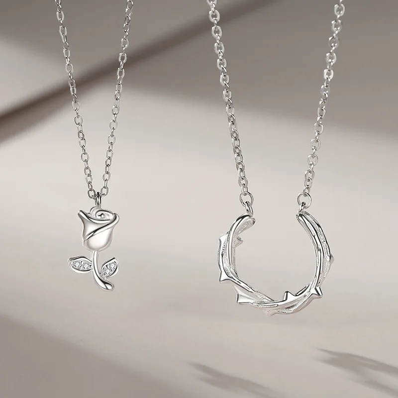 

Thorns and Roses Couple Necklace Ins Cool Wind Fashion All-match Flower Pendant with Thorn Rose Collarbone Chain