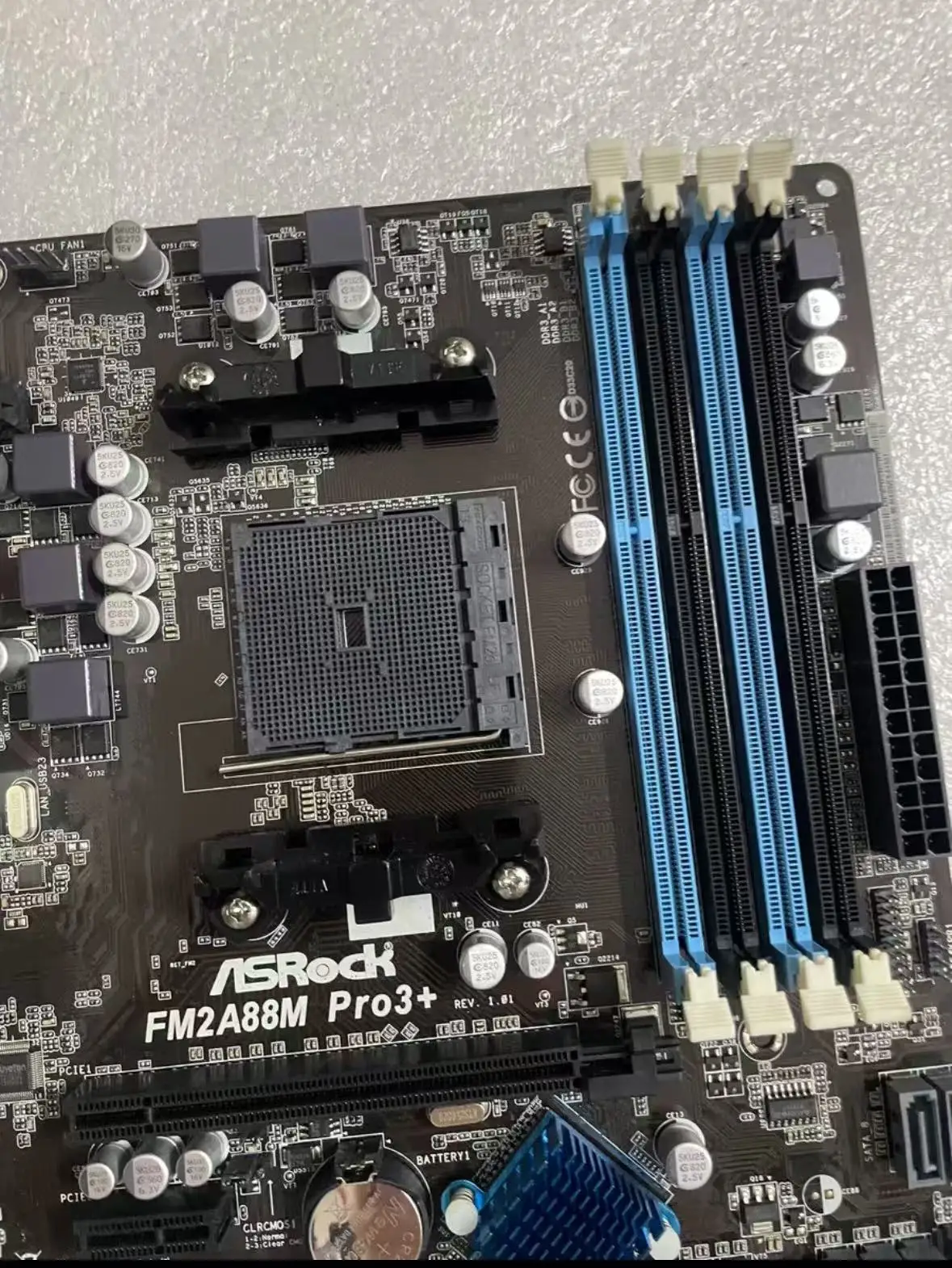 Asrock FM2A88M Pro3+ Разъем для материнской платы FM2+ AMD A88X с поддержкой A10 AD680 A8 AD5500 ЦП DDR3 32