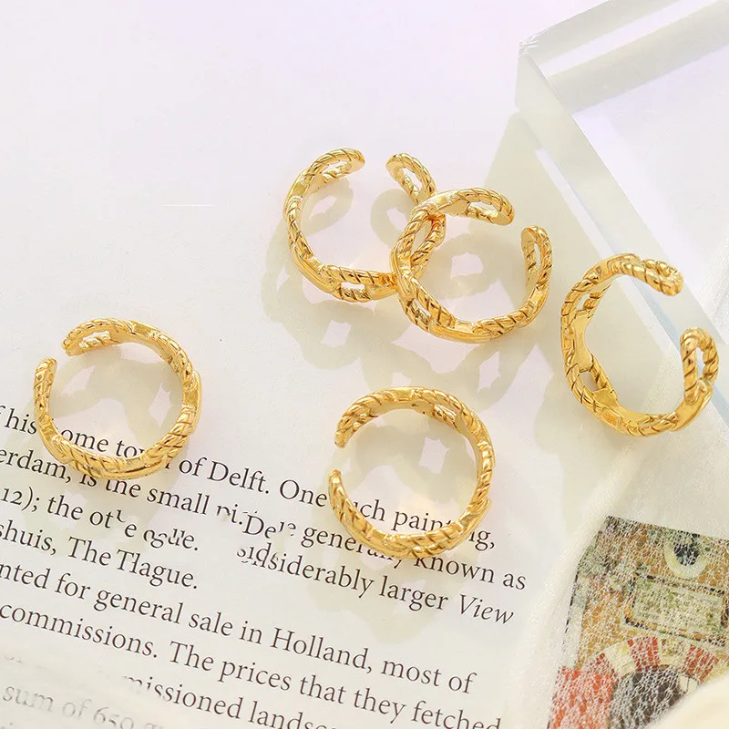 

Women's Vintage Twisted Women's Ring New Fashion Creative Design Stainless Steel Ring Couple Handwear Hot Products