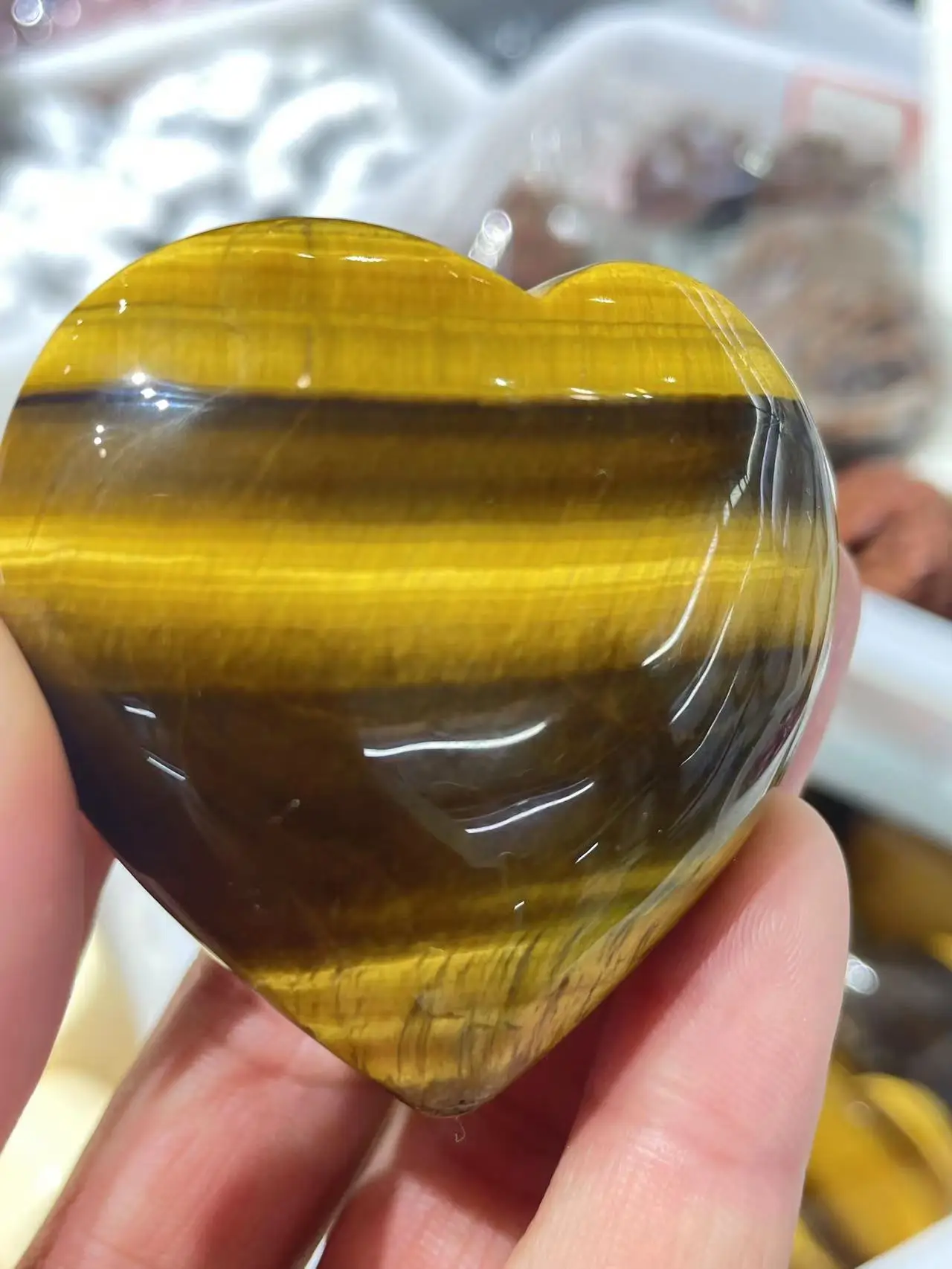 

Natural tiger eye stone love crystal hand-carved tiger eye stone polishing