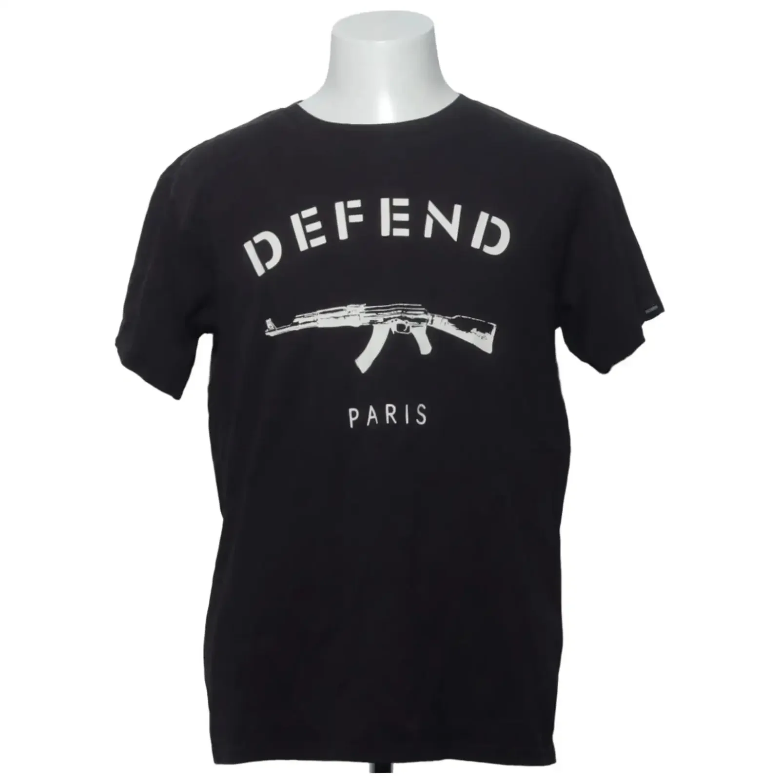 Фото Футболка Defend Paris, размер L, черная, с принтом, мужская, винтажная, с эффектом потертости, модная, для повседневной носки, с графическим принтом, удобная. №1