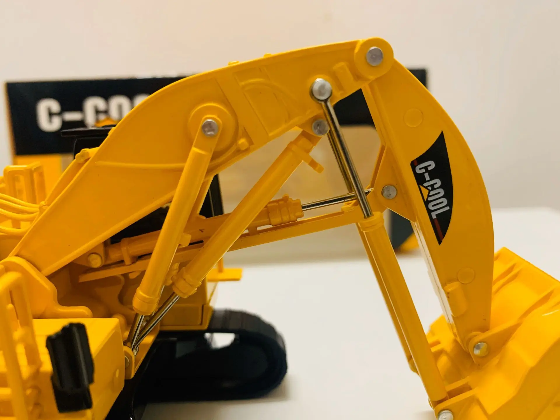 Модель литая в масштабе 1:64-Передняя лопата с пластиковыми треками игрушка-модель