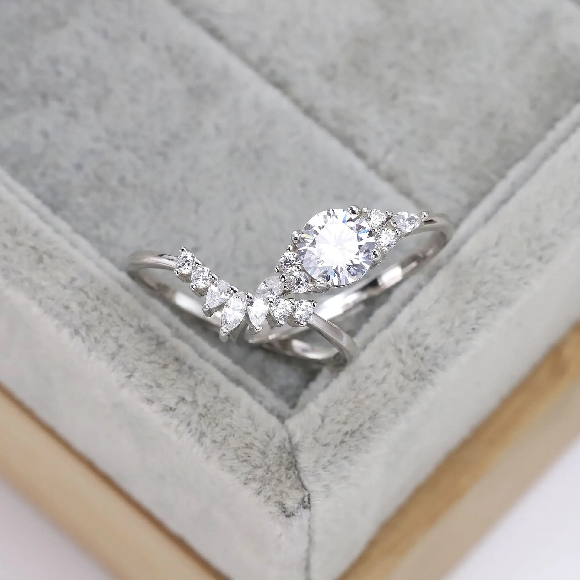

S925 sterling silver ring luxury zircon diamond women's ring elegant personality couple ring