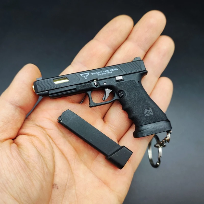 Фото Alloy Empire 1:3 G34 G17 Брелок из сплава, модель пистолета, всплывающая версия, съемная декомпрессионная игрушка, военная коллекция фанатов №2