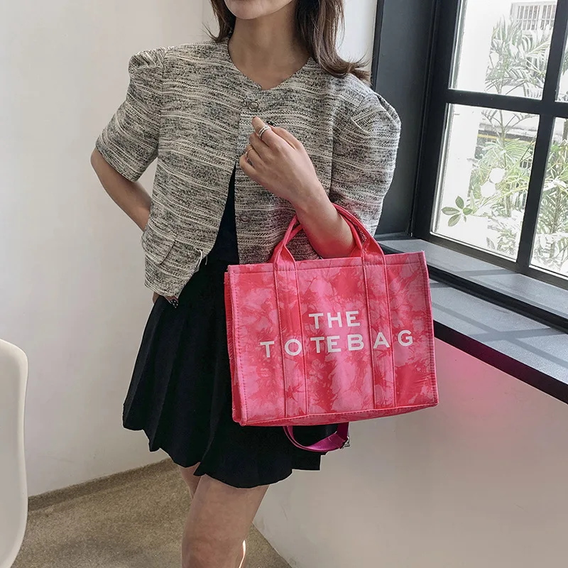 Women's Shoulder Bag with Large Capacity for Commuting and Leisure - A New Addition to Your Collection