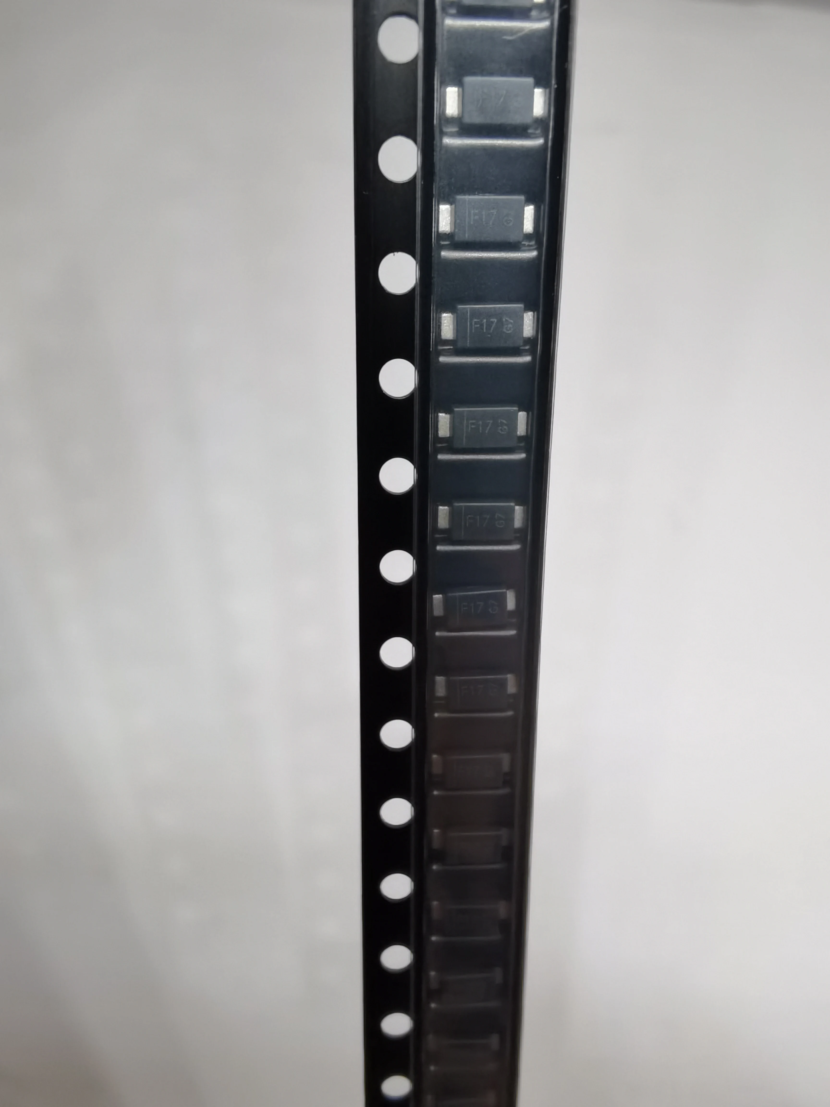 100% New Original 10PCS-500PCS/LOT DFLS160-7 Marking: F17 DIODE SCHOTTKY 60V 1A PWRDI123 IN STOCK | Diodes