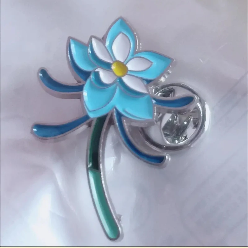 

Брошь с эмалью в виде цветка лилии