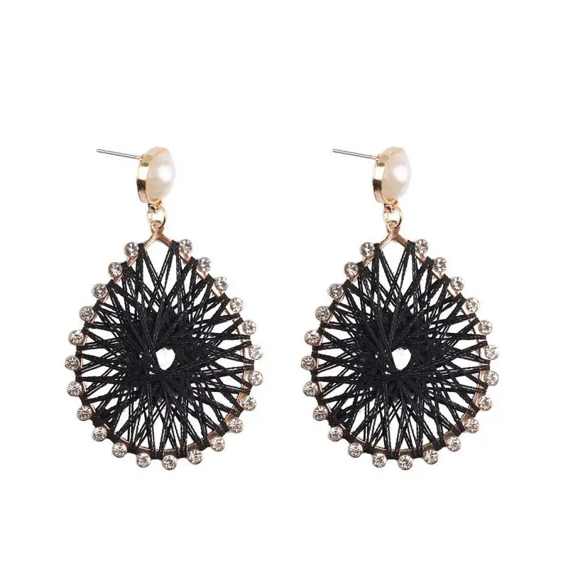 

Женские витые серьги-гвоздики с кружевом и жемчугом