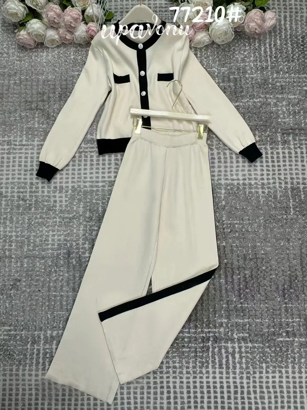 Повседневный женский комплект трикотажных брюк с длинными рукавами однобортный