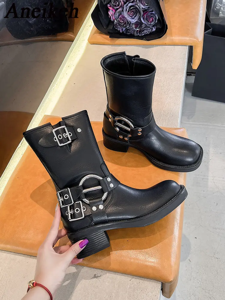 

Aneikeh 2024 новые мотоциклетные ботильоны с металлическим украшением в стиле панк весна/осень женские ботинки без задника из искусственной кожи на толстой подошве с круглым носком Размеры 35-39
