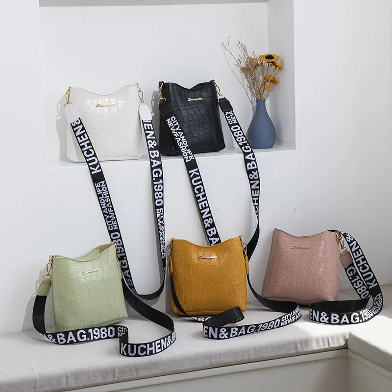 

Новая модная сумка-мессенджер с крокодиловым узором, сумка-мешок на ремне через плечо с принтом, Вместительная женская сумка