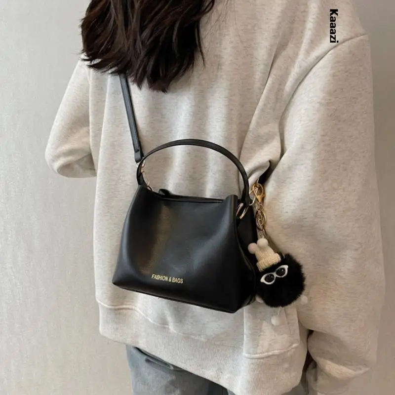 

Trendy Women's Purses And Handbags 2023 New Solid Color Shoulder Bag Keychain Luxury Designer Crossbody Bag Casuals Versatile