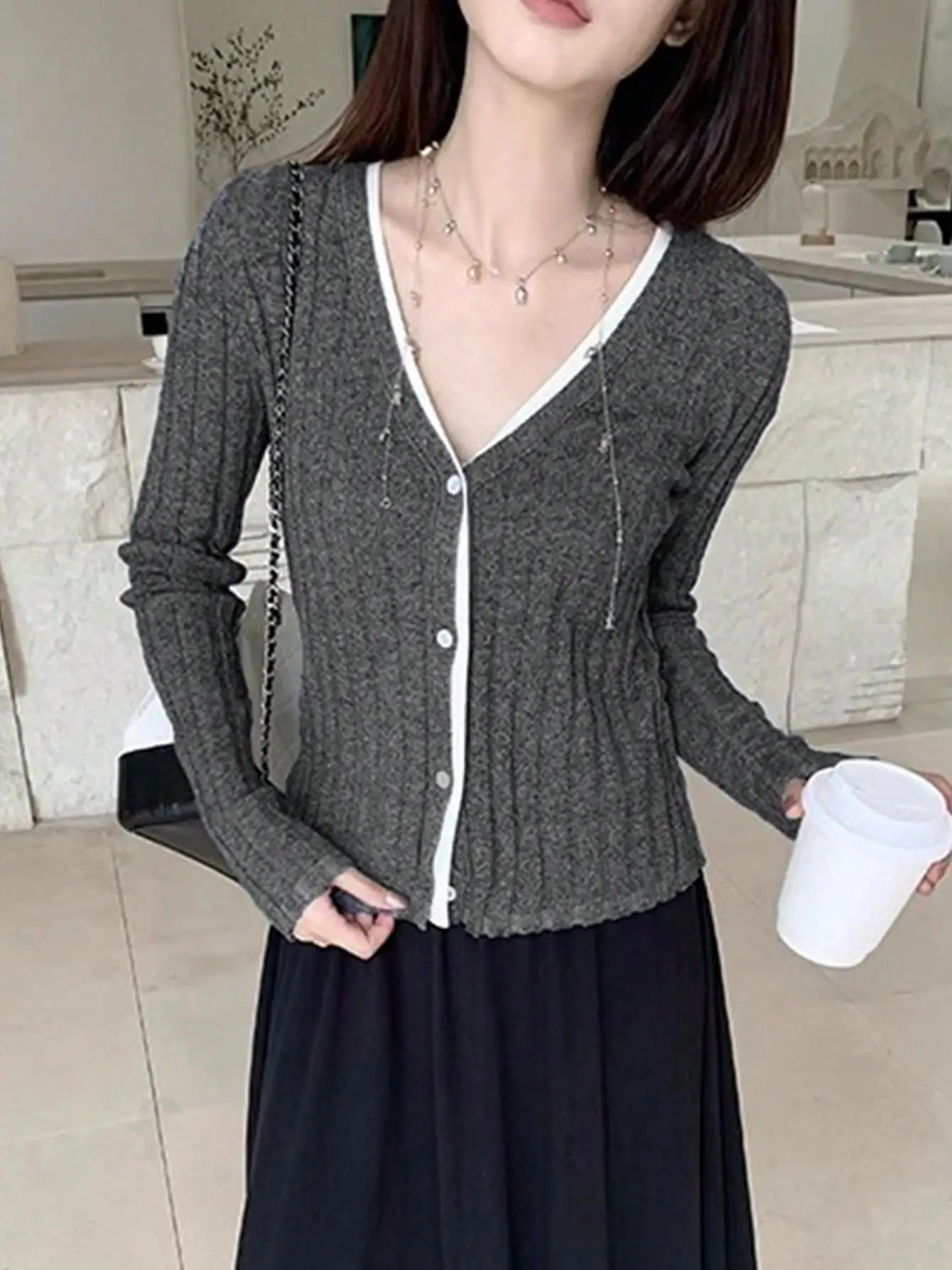 Высококачественный вязаный кардиган контрастного цвета с v-образным вырезом во