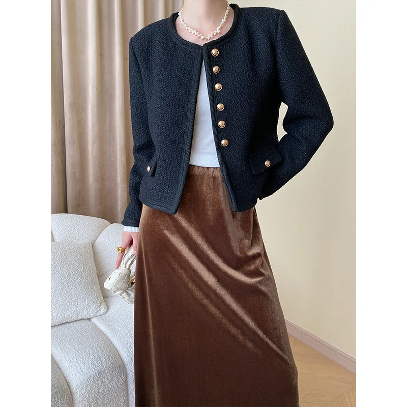 Рисунок 2 - Женский твидовый пиджак с круглым вырезом