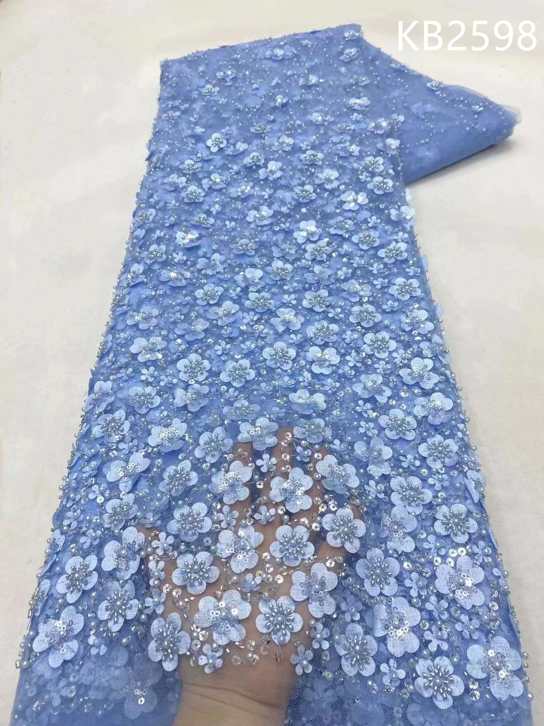 Кружевная ткань с 3d цветами и бусинами