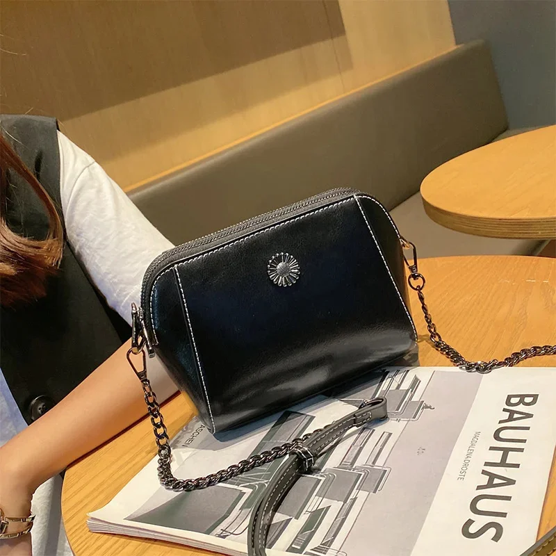 

Cowhide Wax Oil Leather Retro 2023 Designer Luxury Bag women's shoulder Bag With Double Zipper Adjustable Strap Chain Shell Bag