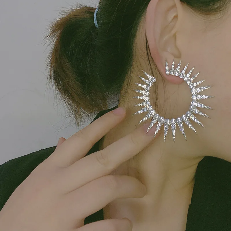 

Trendy Sunflower Alloy Diamond Earring Female Noble Wedding Party Hollow Exaggerated Earbob Fashion Alloy C-Shaped Ball Eardrop