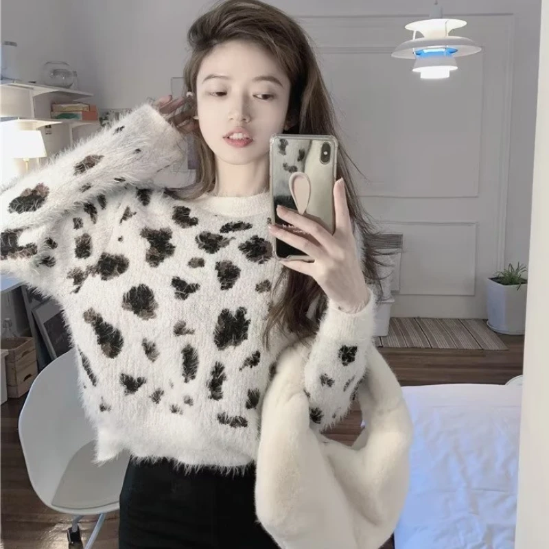 Укороченный женский пуловер