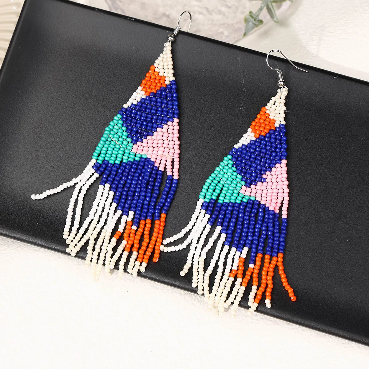 Серьги-кисточки геометрический дизайн оригинальное ручное вязание богемные