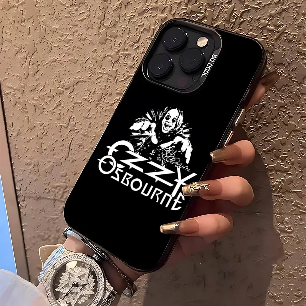 Фото Чехол O-Ozzy Osbourne для iPhone 17 Air 16 15 14 Plus 13 12 11 Pro XS Max, серебристо-черный, с бампером №1