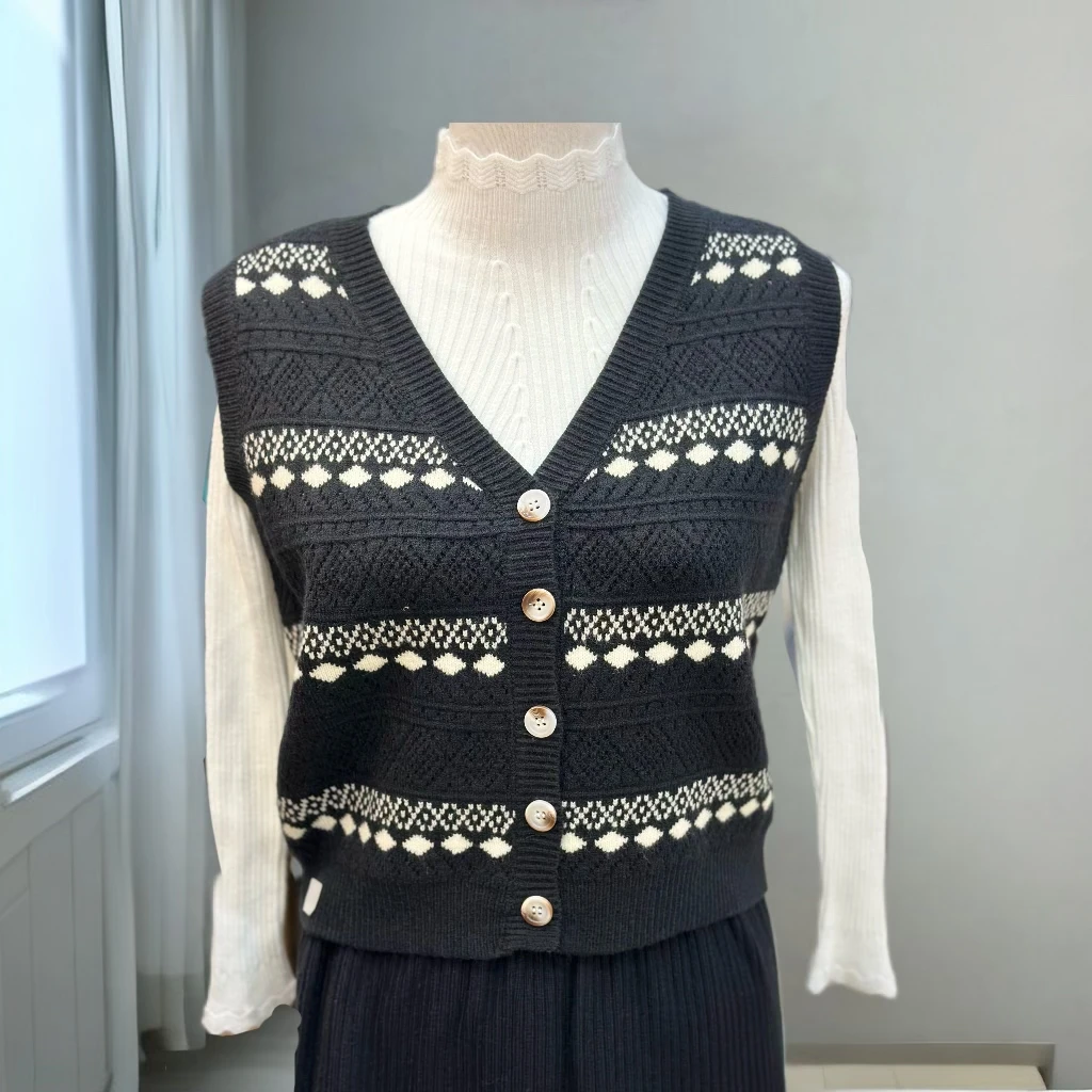 

Vintage Casual Style Jacquard Knitted Waistcoat Cardigan Women Autumn Sweater Vest Niche Sleeveless Folded Top