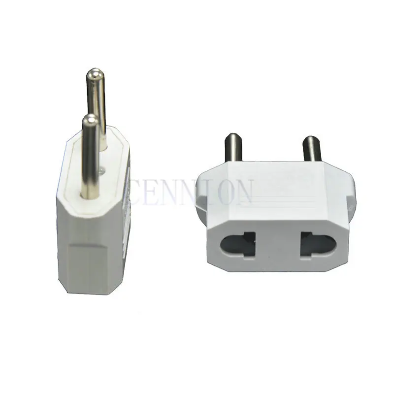 Дорожный адаптер питания переменного тока с вилкой черного белого цвета