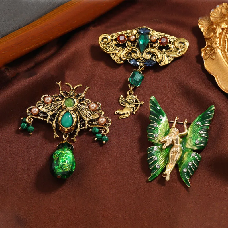 

Vintage Green Crystal Brooch Women Luxury Tassel Butterfly Bee Pin Exquisite Openwork Palace Style Badges Fringe Corsage