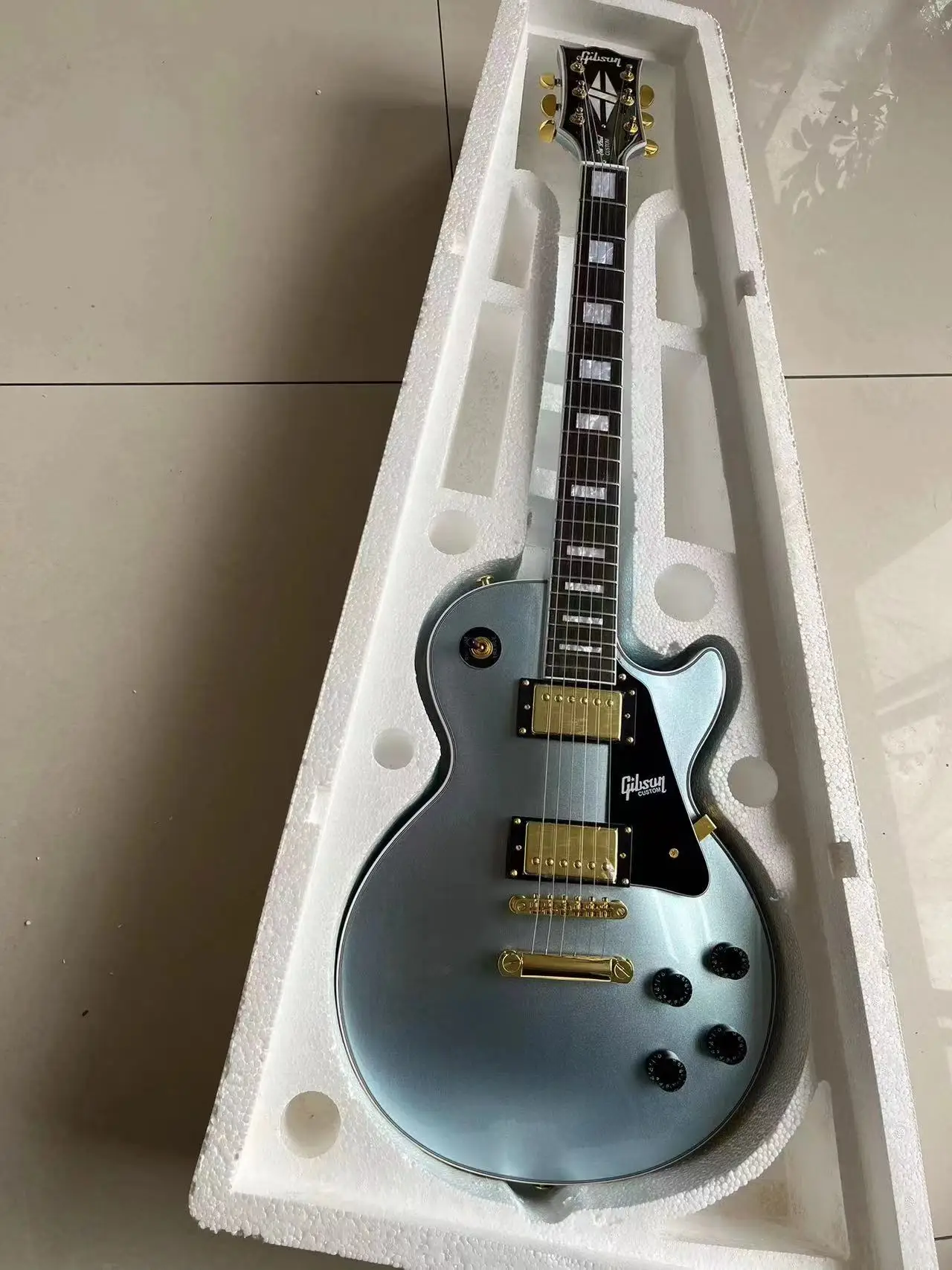 

Mahogany body rose wood fingerboard the top quality Send in 3 days Flame Maple Top G Les Standard Brown LP Paul Electric Guitar