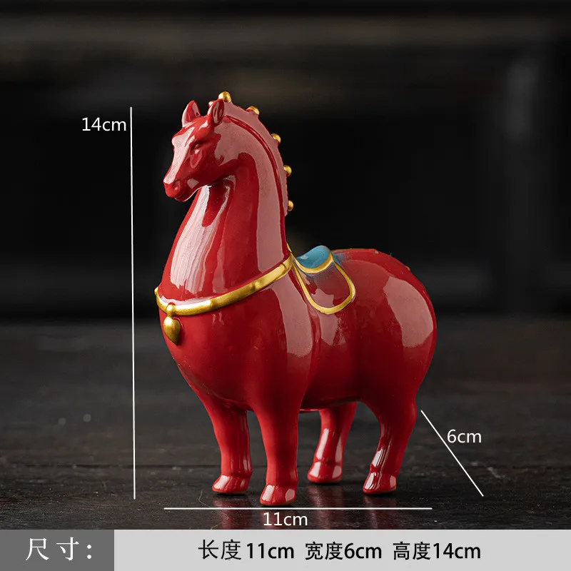 

Красная керамическая статуя лошади LISM