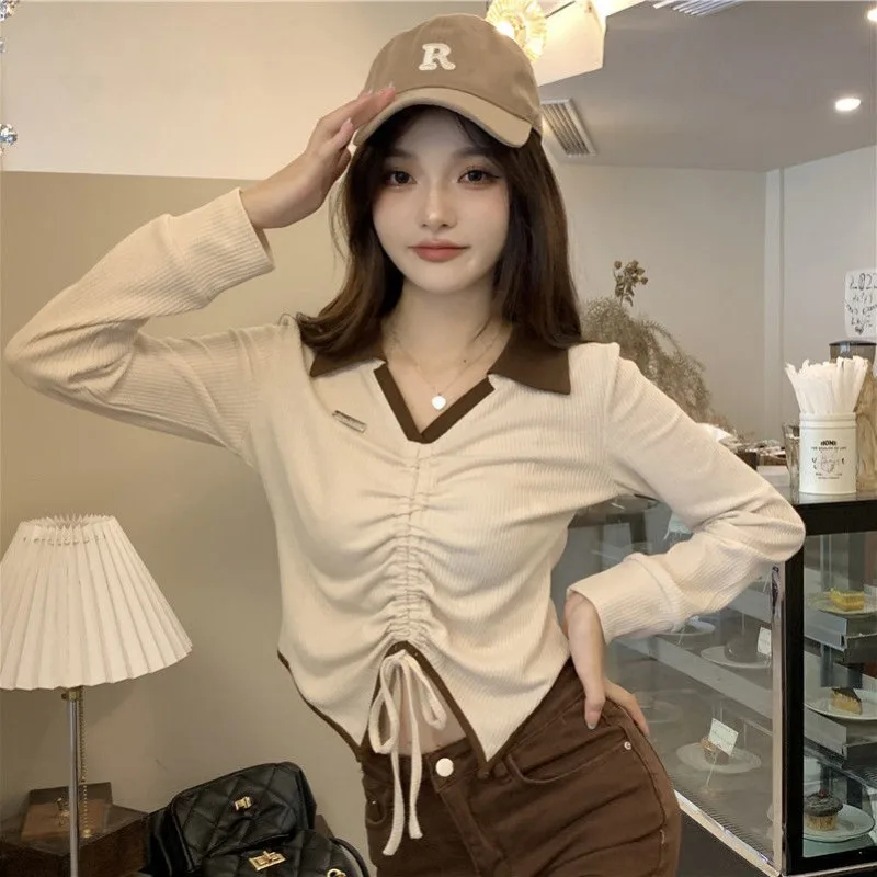 Женская трикотажная футболка с V-образным вырезом в стиле 90-х