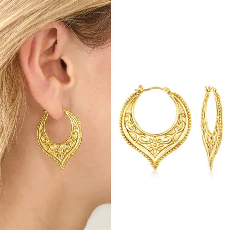 

European and American Style New Retro Exquisite Pattern Hollow Earrings Women's Ear Jewelry Gold Luxury High-quality Jewelry