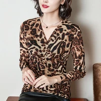 leopard print long sleeved t shirt womens 2022 autumn bottomed shirt v neck mesh slim top with small shirt insideghy40hf
