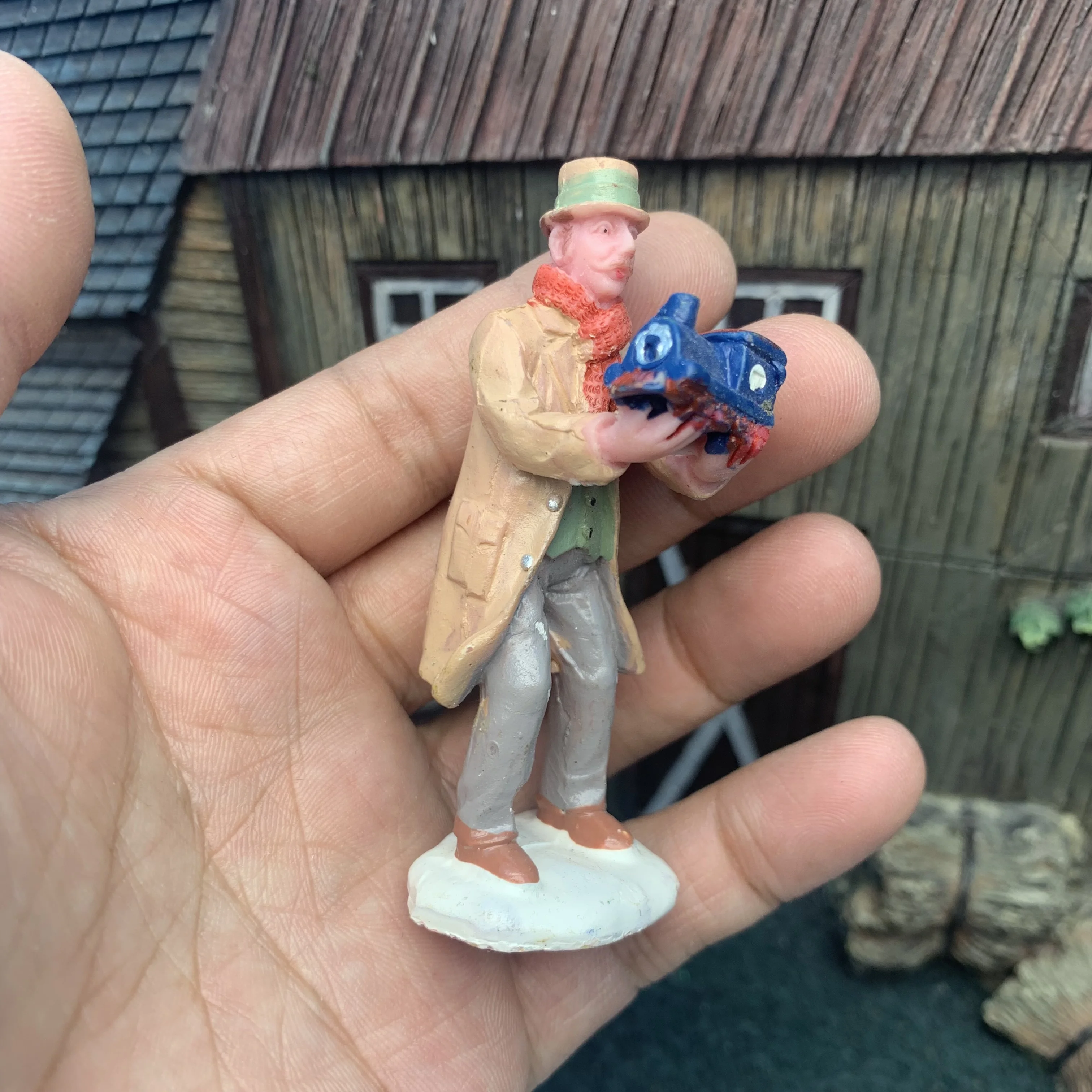 Миниатюрная садовая скульптура