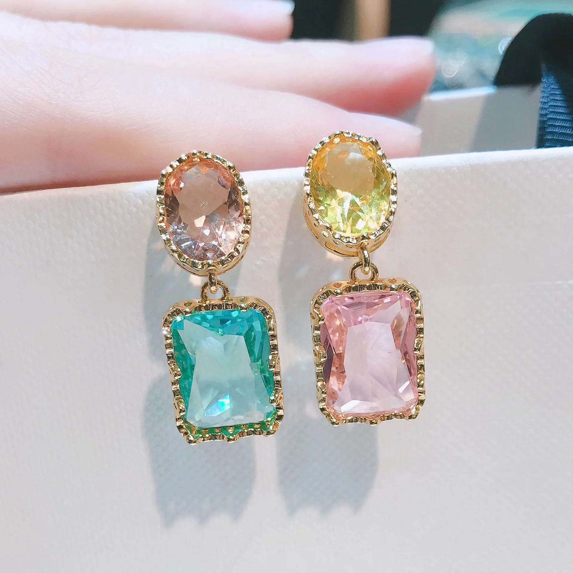 

2022 New Earrings Beautiful Colorful Baroque Crystal Stone AB Style Dangle Woman Earrings Fashion Designers Christmas Jewelry