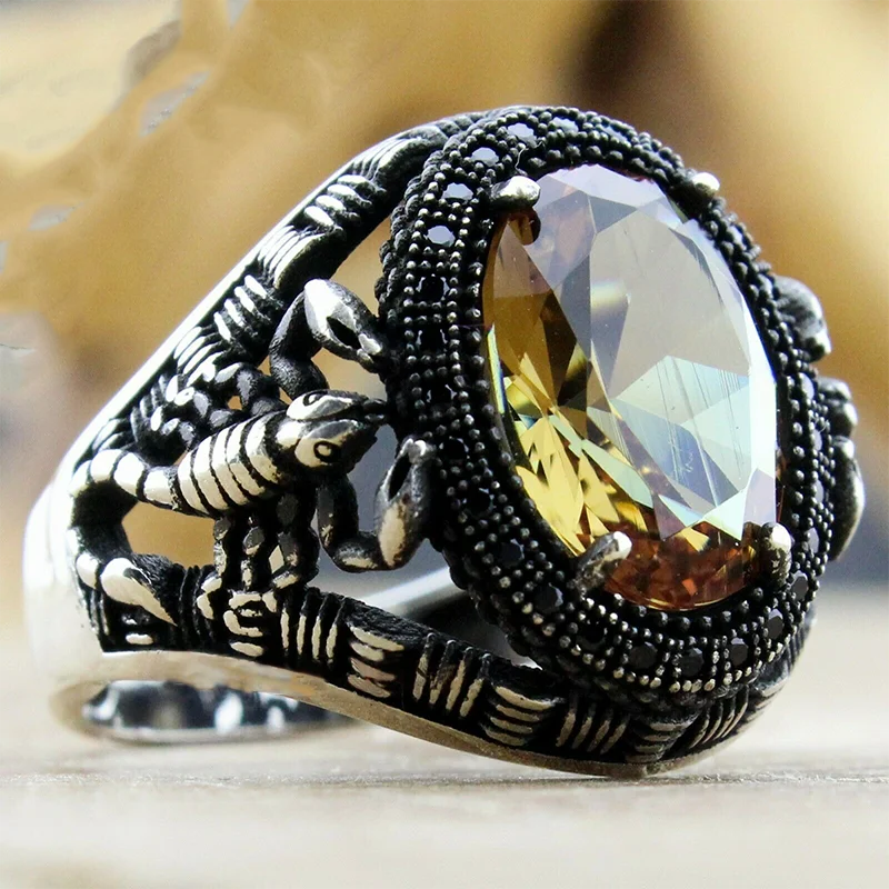 

Gothic Vintage Black Scorpion Oval Faceted Crystal Rhinestone Zircon Finger Ring for Men Male Party Wedding Engagement Jewelry