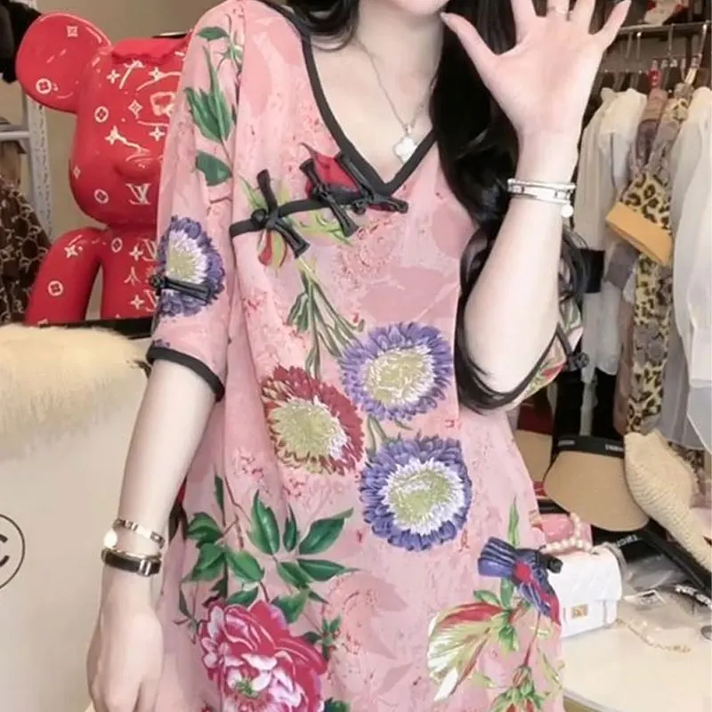 Женская блуза с цветочным принтом V-образным вырезом и полурукавом