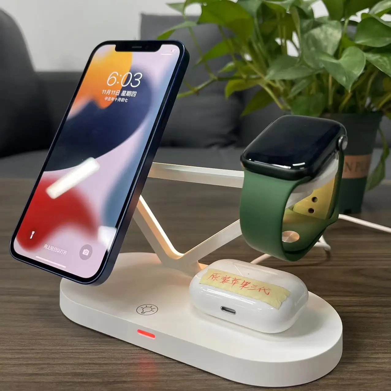 

For iPhone13 Magnetic wireless charging three-in-one for iPhone13 12 MagSafe wireless fast charging QI headset watch desk lamp