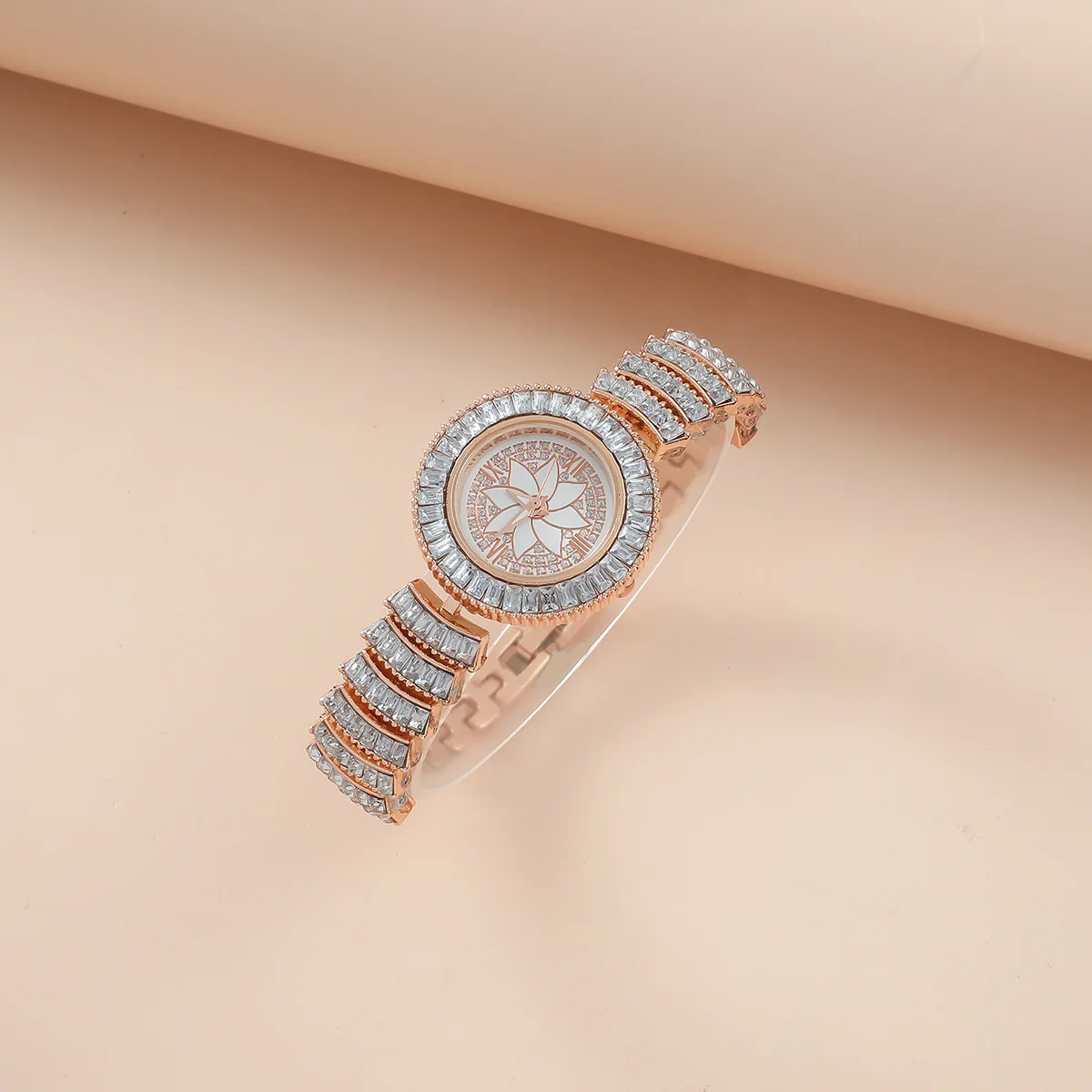 

CHA-002 High quality luxury full diamond women's watch,made of steel strip material that does not rust or fade, free of shipping