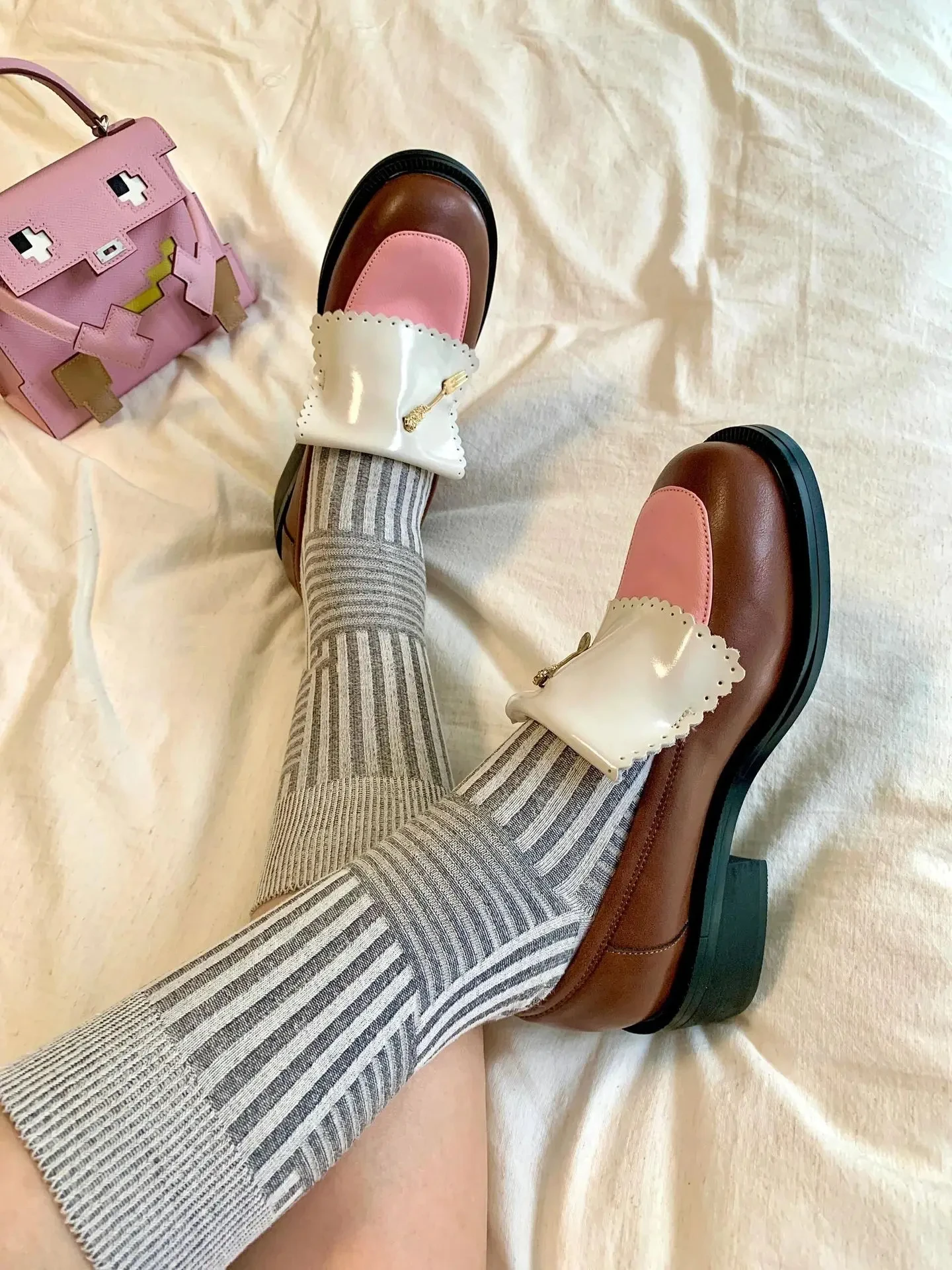 Розовые милые нежные маленькие кожаные туфли женские винтажные лоферы из