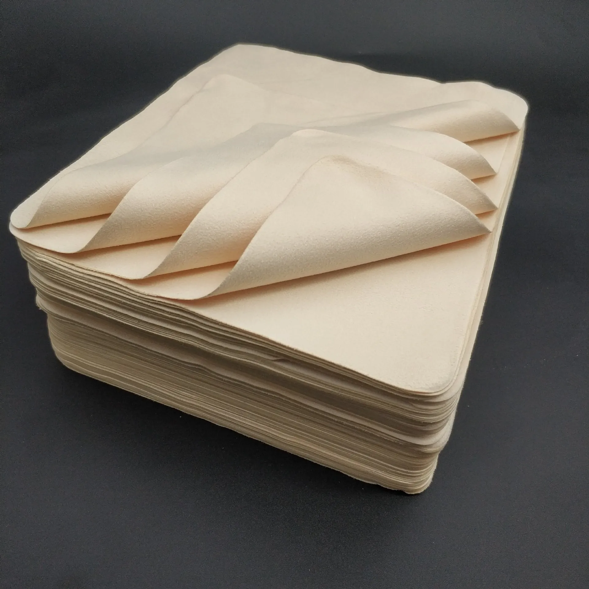 

Салфетка для чистки или отвертка представляет собой подарок на складе.