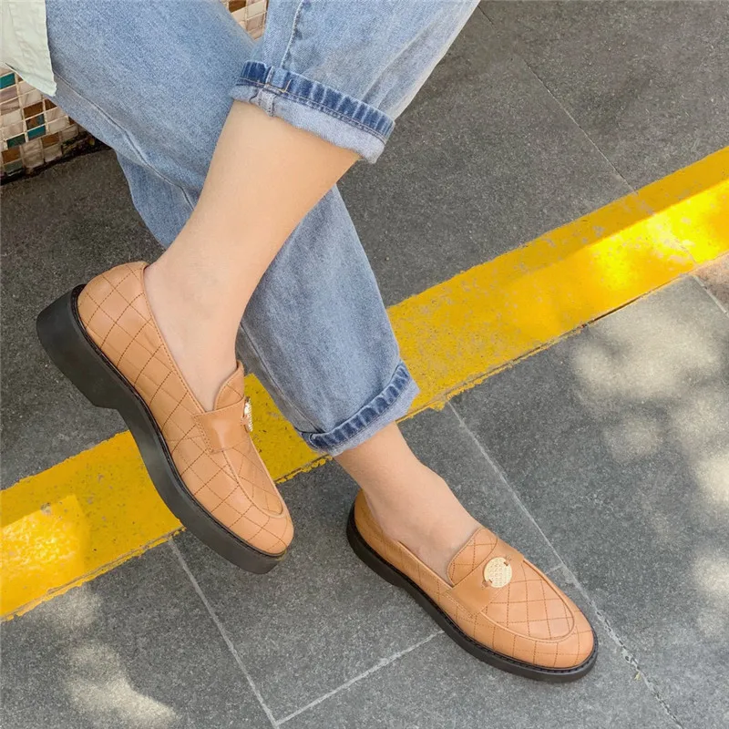 

2023 Niche Shoes Rhombic Leather Slip on Loafers Flat Heels Womens Shoes