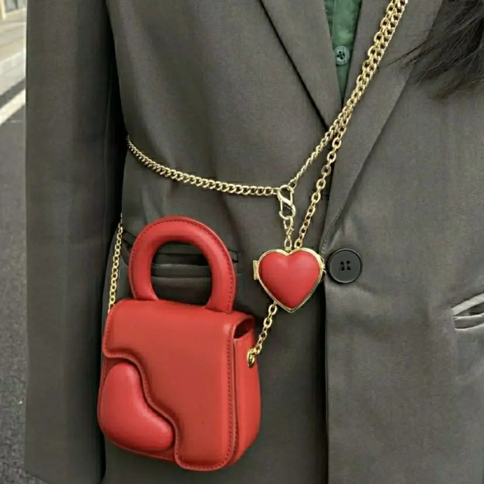 

Small Red Bag Women's 2022 Hot New Messenger Bag Chain Love Crossbody Bag Ladies Heart Shaped Shoulder Bag Girls Mini Handbag