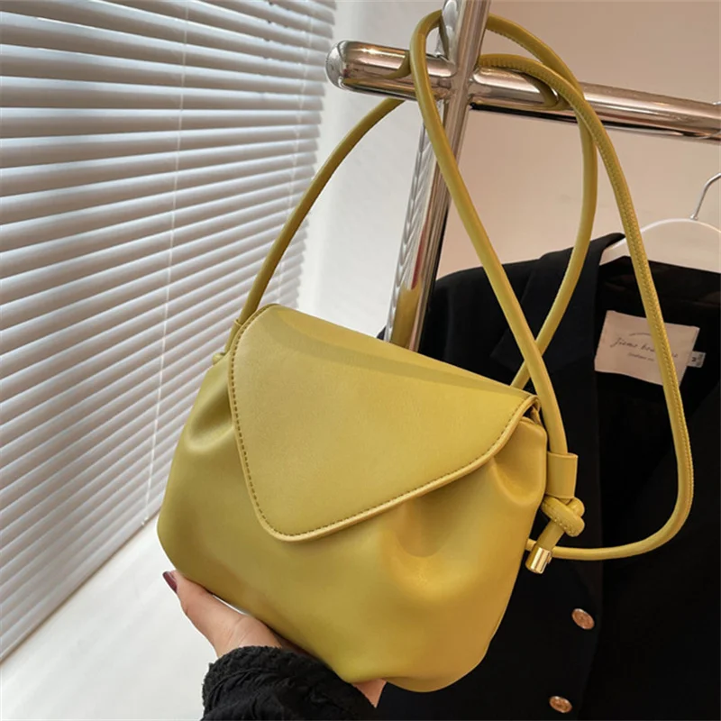 

New Temperament Women's Shoulder Bag Autumn Fashion Cute Simple Versatile Haikyuu Designer Pleated Cloud Crossbody Bags Handbags