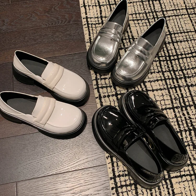 Женская обувь из лакированной кожи женские лоферы на высоком каблуке Осенняя