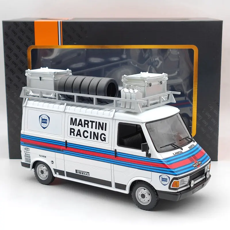 

Модель автомобиля из сплава под давлением Fiat 1/18 Abarth1980 в масштабе 242