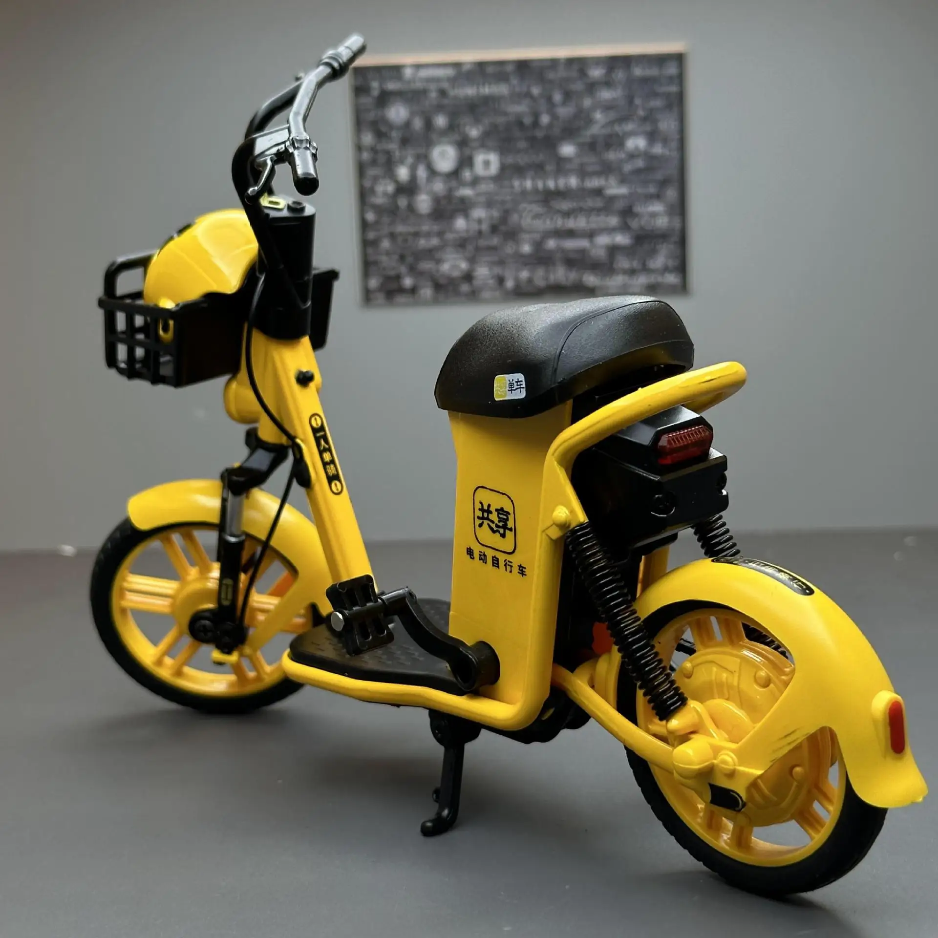 Электрический велосипед в масштабе 1:8 литая игрушка из сплава модель велосипеда